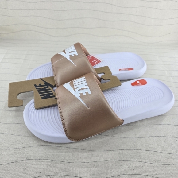 Nike Womens Victori One Metallic Red Bronze White Slides CN9677-900 Size 11 NEW - Picture 2 of 11